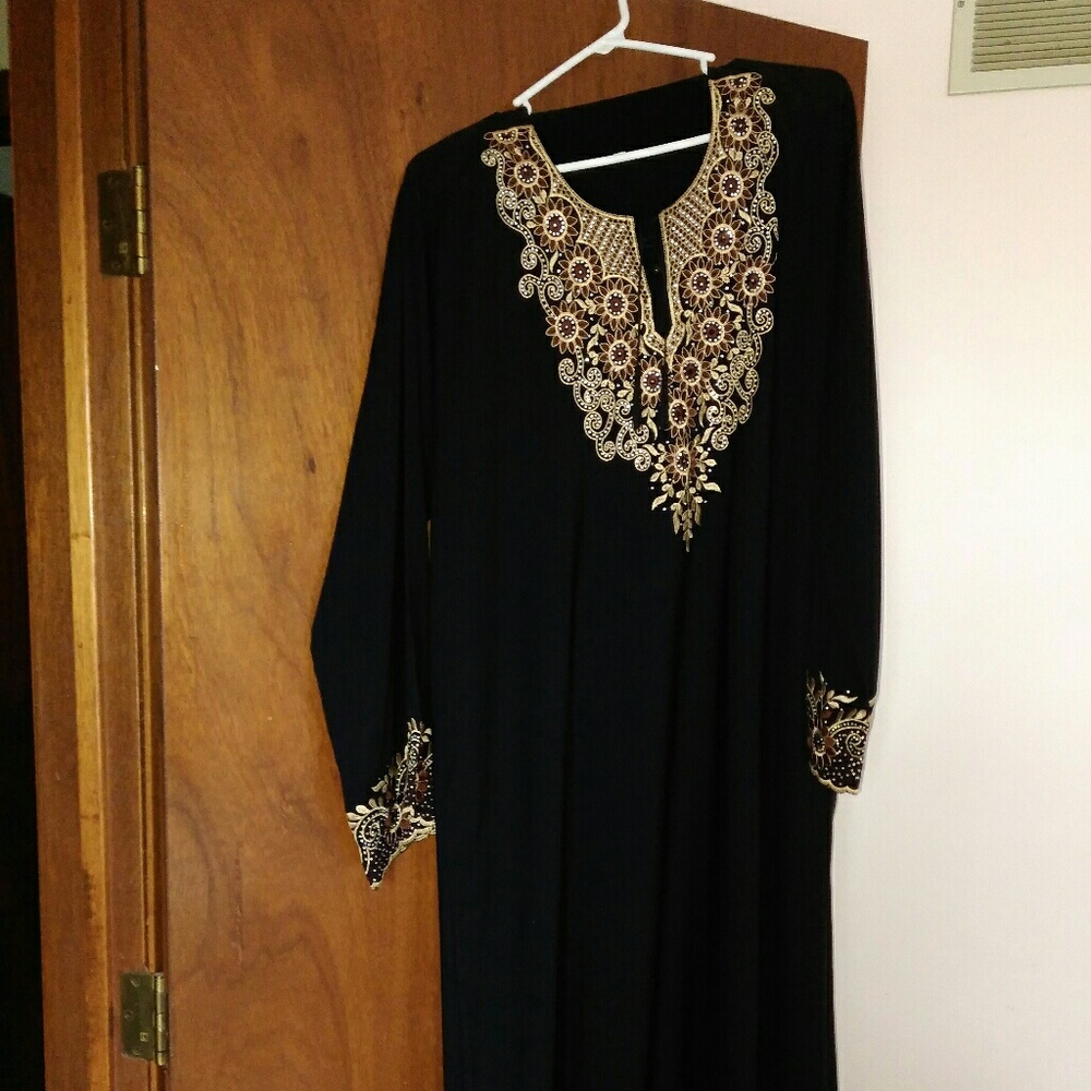 Beautiful Saudi Arabian abaya